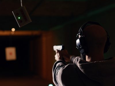 Як правильно тримати пістолет